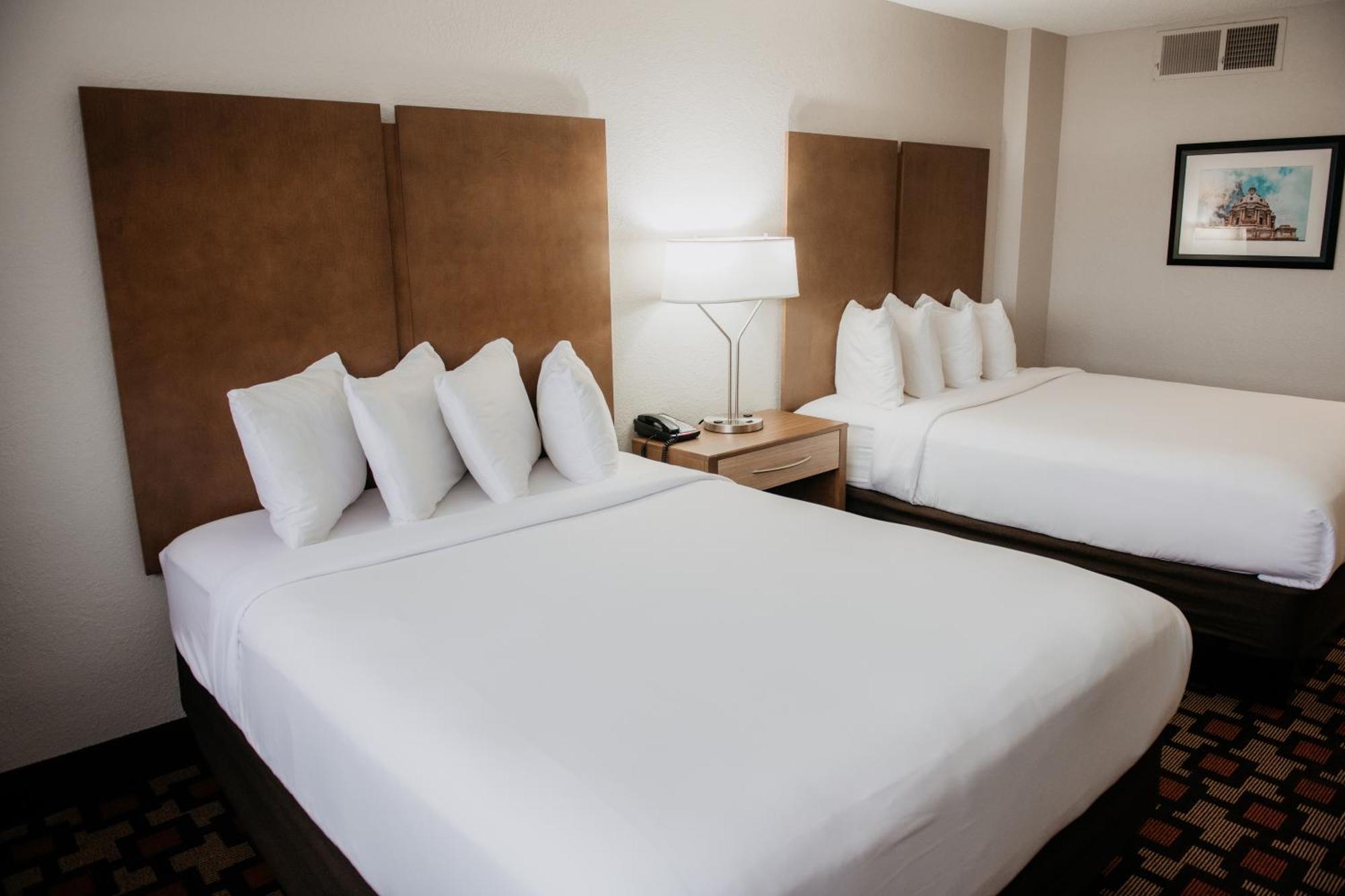 Queen Room with Two Queen Beds - Non-Smoking,1698863947:JPEG